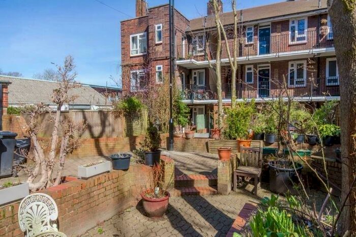 2 Bedroom Apartment To Rent In Summersby Road, Highgate, N6