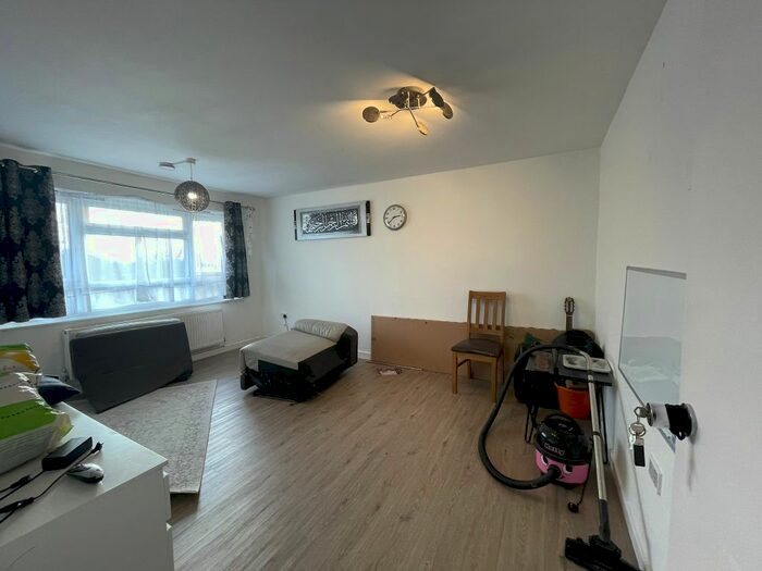 1 Bedroom Flat To Rent In Lewes Close, Northolt, UB5