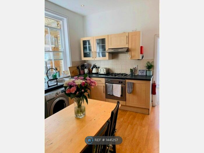 3 Bedroom Flat To Rent In Elmhurst Mansions, London, SW4