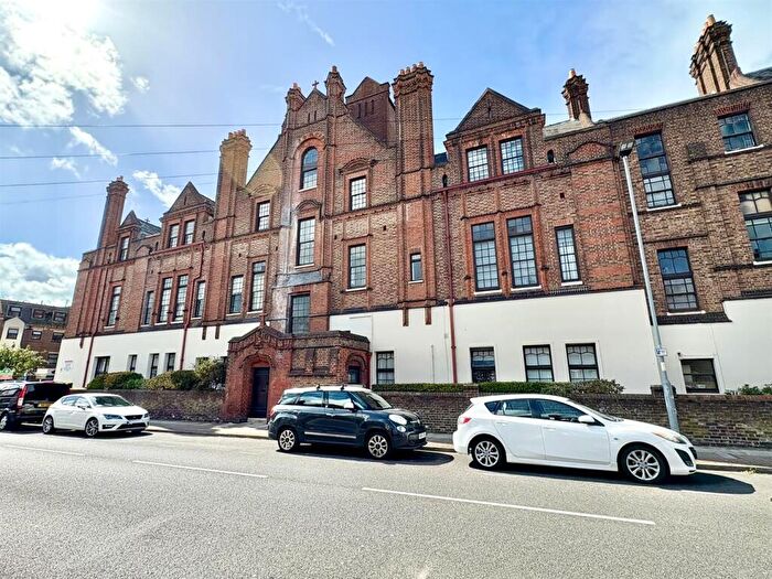 2 Bedroom Flat For Sale In Lawrence Road, Southsea, PO5