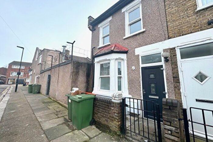2 Bedroom Property To Rent In Pond Road, London, E15