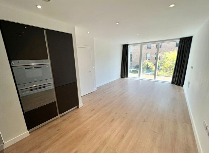 1 Bedroom Flat To Rent In Kempton House, Heritage Place (Heritage Walk), Brentford, TW8
