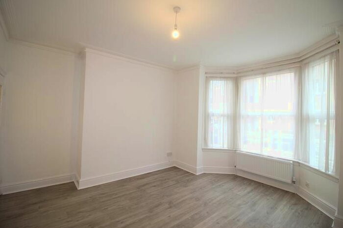 2 Bedroom Flat To Rent In Station Road, Rushden, NN10