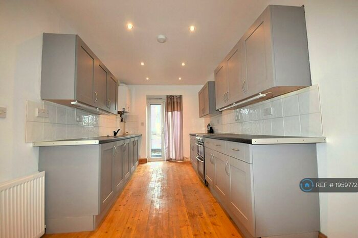 3 Bedroom Terraced House To Rent In North End Grove, Portsmouth, PO2