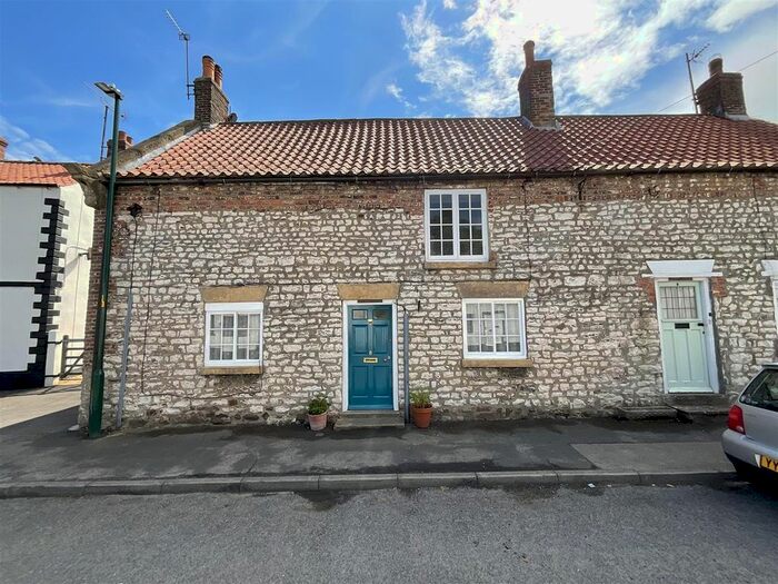 2 Bedroom Property For Sale In Hunmanby Street, Muston, Filey, YO14