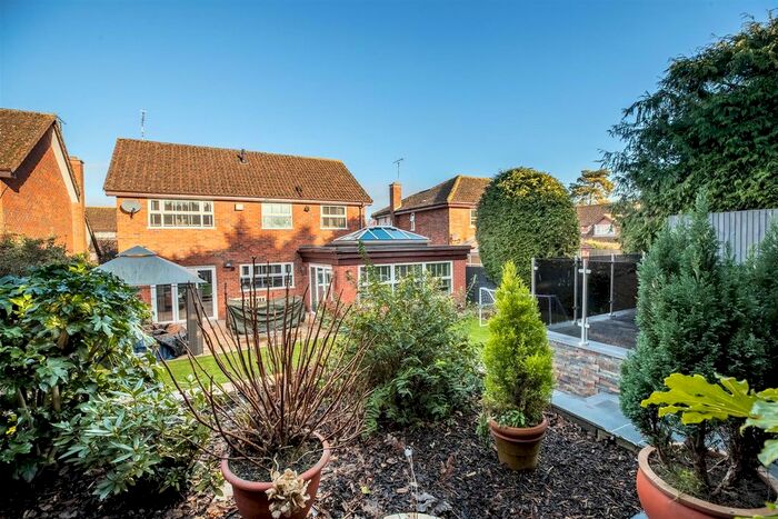 4 Bedroom Detached House For Sale In The Peacocks, Warwick CV34
