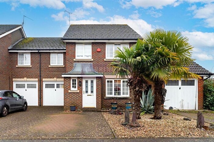 4 Bedroom Semi Detached House For Sale In Kensington Way, Borehamwood, WD6
