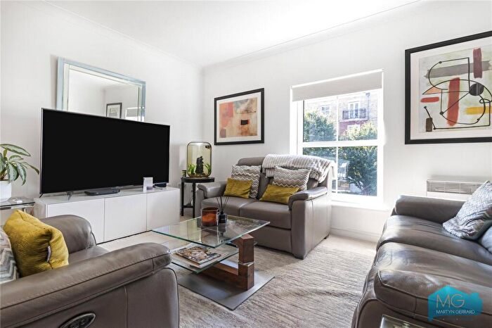 1 Bedroom Apartment For Sale In Solomons Court, High Road, North Finchley, London, N12