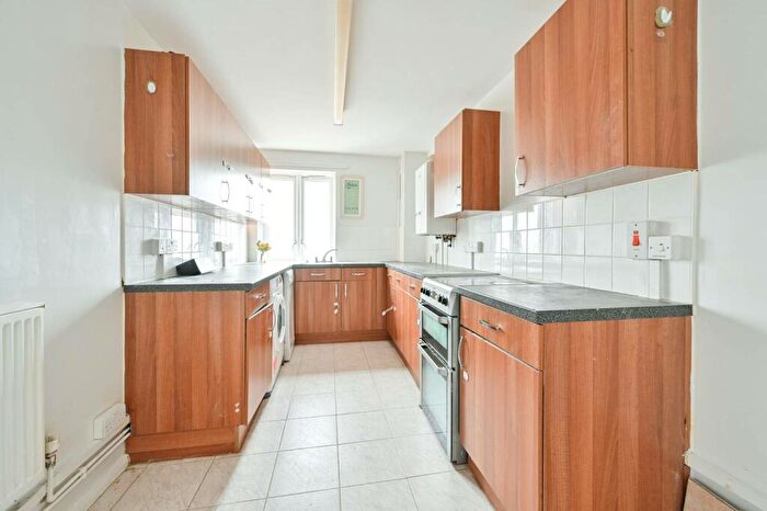 2 Bedroom Flat To Rent In Gleneagles Close, South Bermondsey, London, SE16