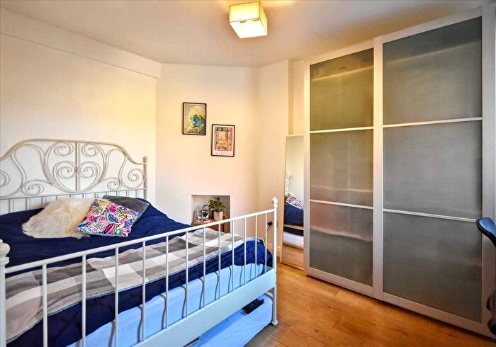 1 Bedroom Flat To Rent In Dewsbury Court, Chiswick, Chiswick, W4