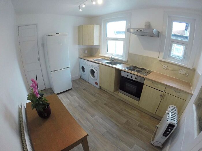 2 Bedroom Flat To Rent In Shakespeare Road, London, W3