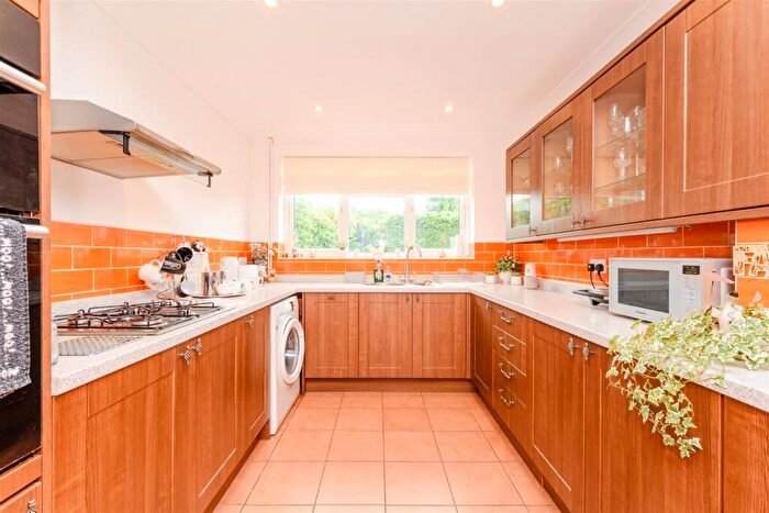 3 Bedroom Detached Bungalow For Sale In New Road, Meopham, Kent, DA13