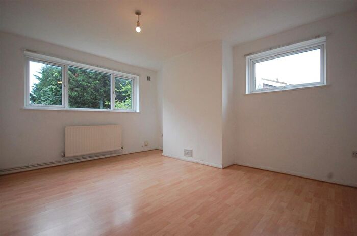 1 Bedroom Flat To Rent In Hazelmere Road, Northolt, Middlesex, UB5