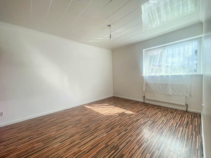 4 Bedroom Terraced House To Rent In Bassett Croft, Birmingham, B10