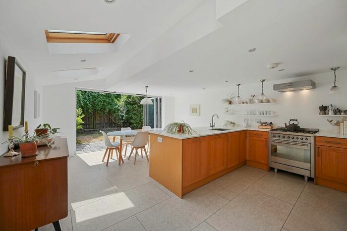 3 Bedroom Property To Rent In Becklow Road, London, W12