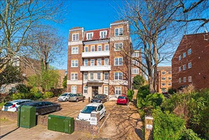 3 Bedroom Flat For Sale In Wellwood Court, London, SW15