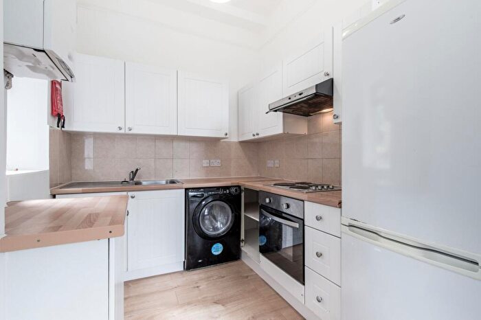 1 Bedroom Flat To Rent In Flat D Chesterfield Lodge, SE19