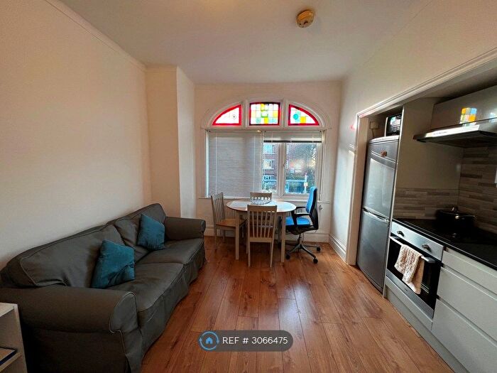 2 Bedroom Flat To Rent In Fulham Palace Road, Hammersmith/Fulham, SW6