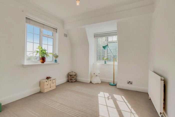 2 Bedroom Flat To Rent In Mitcham Lane, Streatham, London, SW16