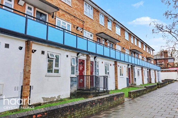 2 Bedroom Maisonette For Sale In Carnac Street, London, SE27