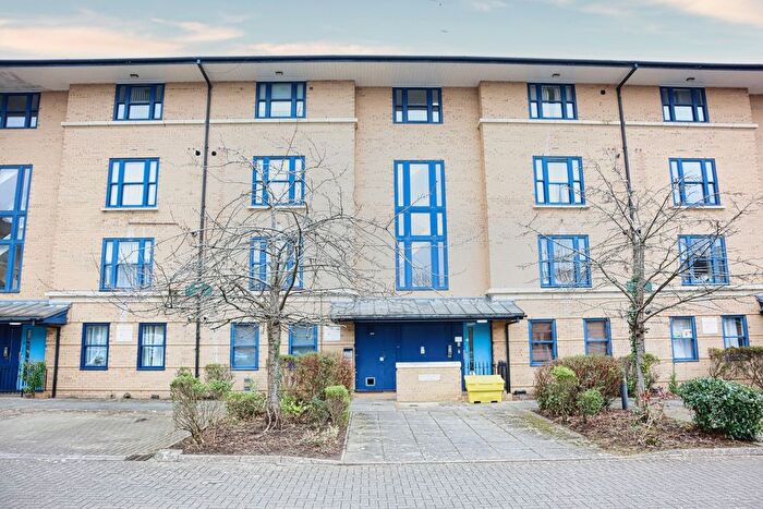 2 Bedroom Flat To Rent In North Row, Milton Keynes, Buckinghamshire, MK9