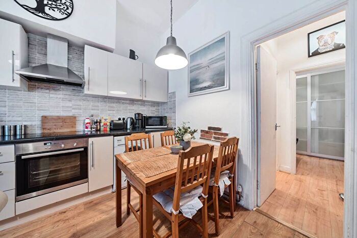 1 Bedroom Flat To Rent In Brighton Terrace, Brixton, London, SW9