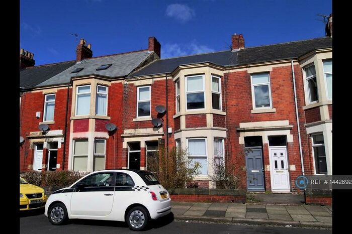2 Bedroom Flat To Rent In Heaton, Newcastle Upon Tyne, NE6