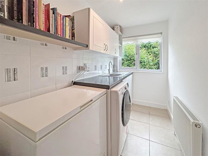 4 Bedroom Detached House For Sale In Chudleigh, Newton Abbot, TQ13