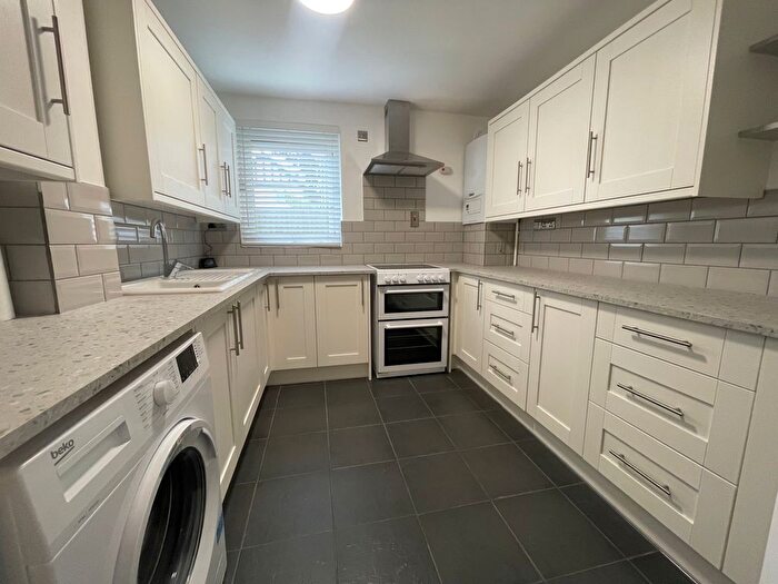 2 Bedroom Flat To Rent In Hilton Close, Uxbridge, UB8