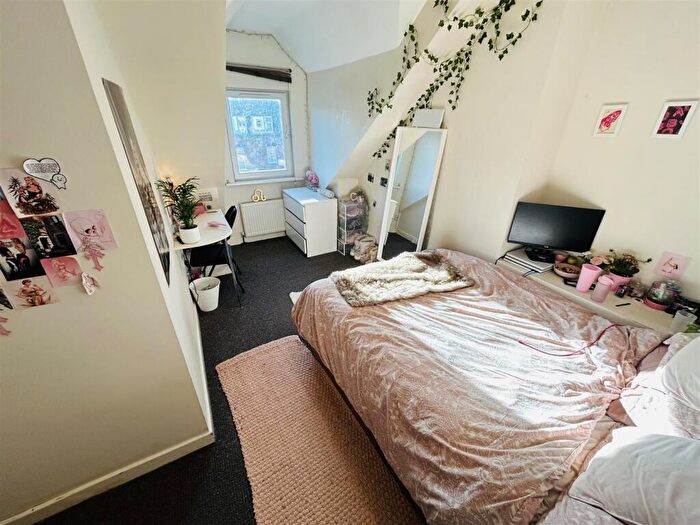 5 Bedroom Terraced House To Rent In Royal Park Mount, Hyde Park, Leeds, LS6