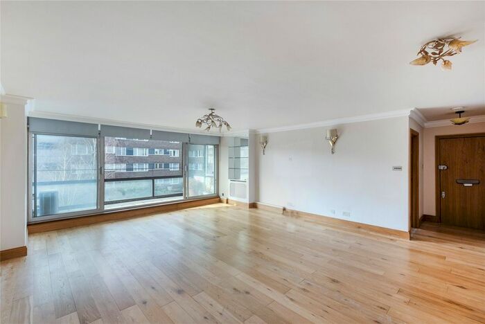 2 Bedroom Flat To Rent In The Quadrangle, London, W2