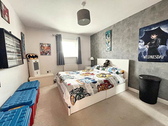 2 Bedroom Apartment For Sale In Selman Close, Hythe, SO45
