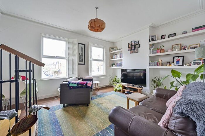 2 Bedroom Flat To Rent In Camborne Mews, Southfields, London, SW18