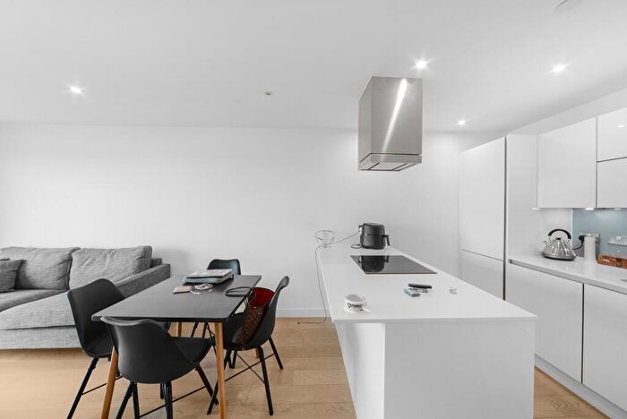 1 Bedroom Apartment To Rent In Horizons Tower, Yabsley Street, E14