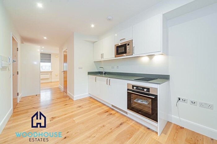 Studio To Rent In Kilburn High Road, London, NW6