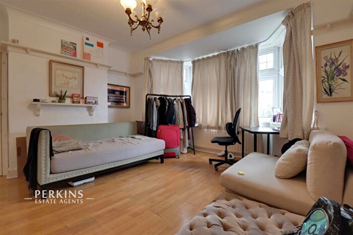 6 Bedroom Link Detached House For Sale In Wembley, HA9