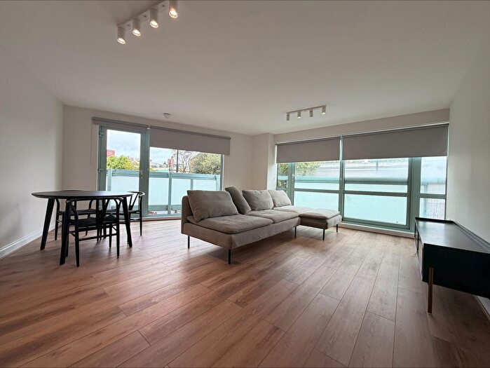 2 Bedroom Flat To Rent In Paton Close, London, E3