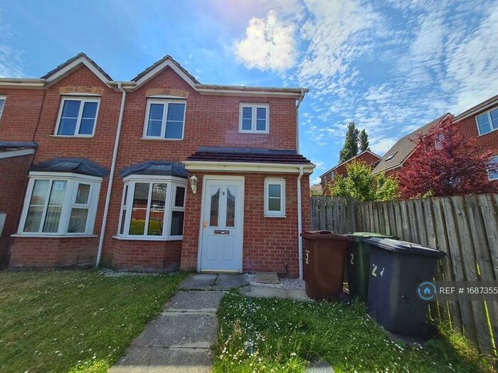 3 Bedroom End Of Terrace House To Rent In Raynville Gardens, Leeds, LS12