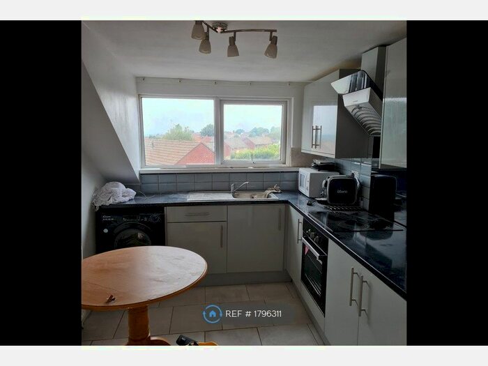3 Bedroom Flat To Rent In Two Mile Hill Rd, Bristol, BS15