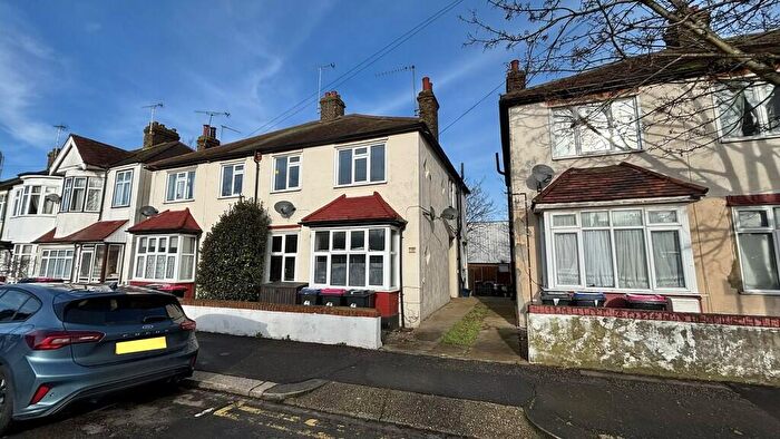 2 Bedroom Flat To Rent In Maldon Road, Southend-on-Sea, SS2