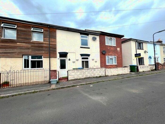 2 Bedroom Terraced House To Rent In Edward Road, Southampton, Hampshire, SO15