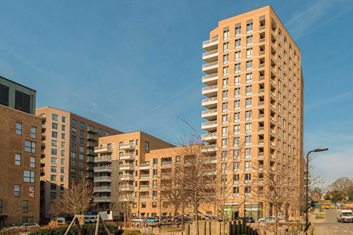 2 Bedroom Flat For Sale In Hanbury Road, Acton, W3