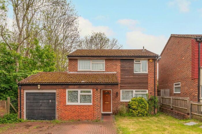 4 Bedroom Detached House To Rent In Drumaline Ridge, Worcester Park, KT4