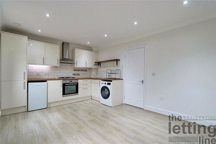 1 Bedroom Apartment To Rent In Forty Hill, Enfield, Middlesex, EN2