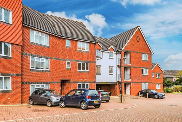 1 Bedroom Flat To Rent In Tower Close, East Grinstead, RH19