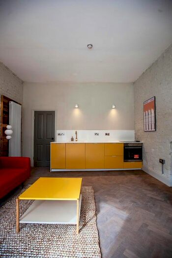 2 Bedroom Flat To Rent In Albert Road, Levenshulme, M19