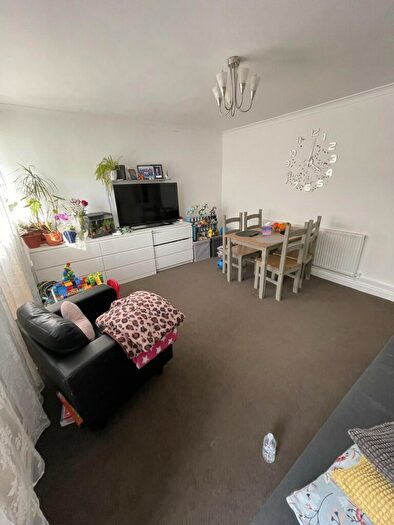 1 Bedroom Flat For Sale In Larchwood House, Baywood Square, Chigwell, Essex, IG7