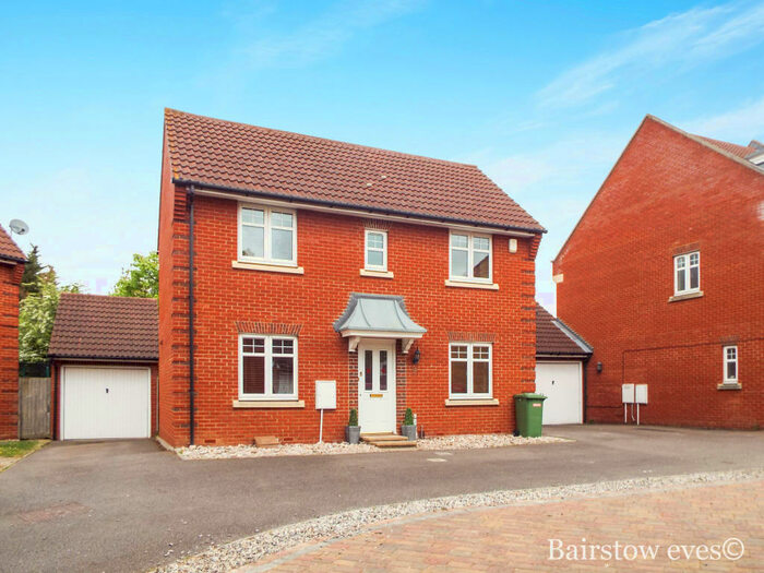 3 Bedroom House To Rent In Oxford Close, Gidea Park, RM2