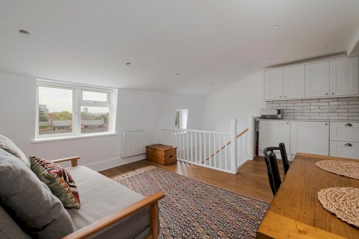 1 Bedroom Flat To Rent In Lonsdale Square, London, N1