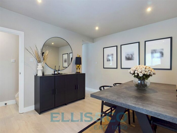 3 Bedroom SemiDetached House For Sale In Hectorage Road, Tonbridge